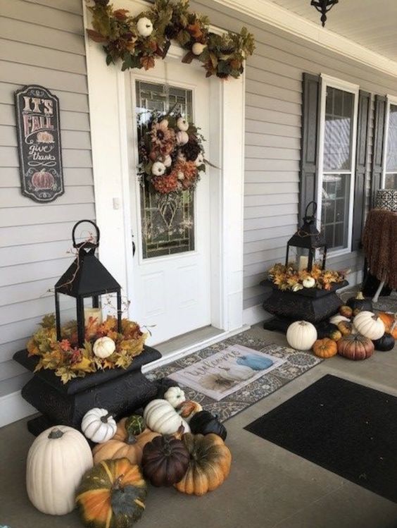 fall front porch pumpkins