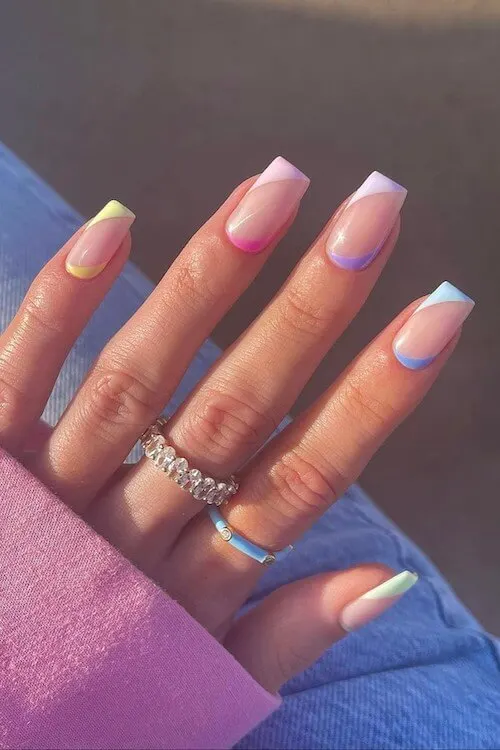 short pastel color nails 2
