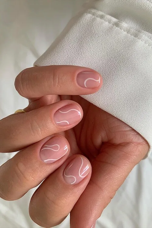 white nail summer 1