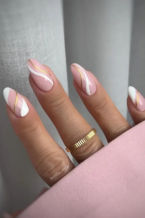 white nail summer 2