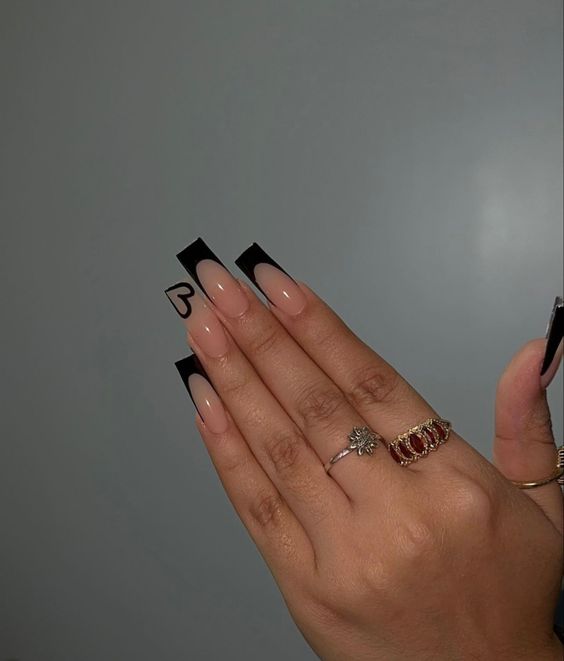 black heart nails